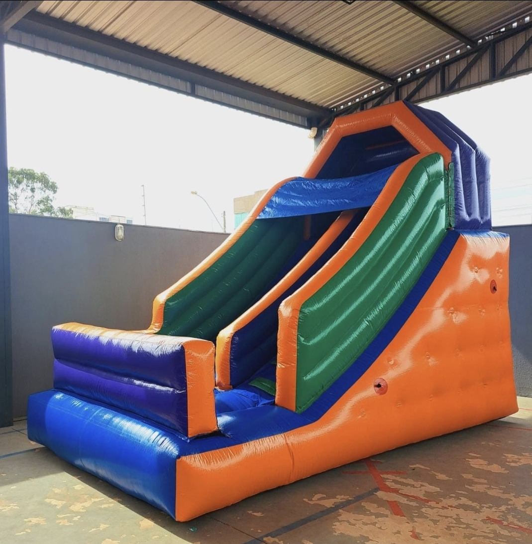 Tobogã com piscina